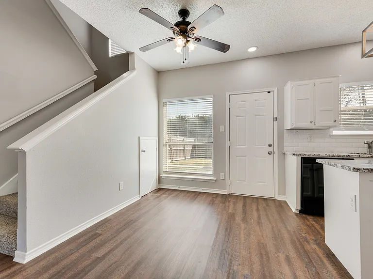 9406 Chimneywood Dr — Photo 6