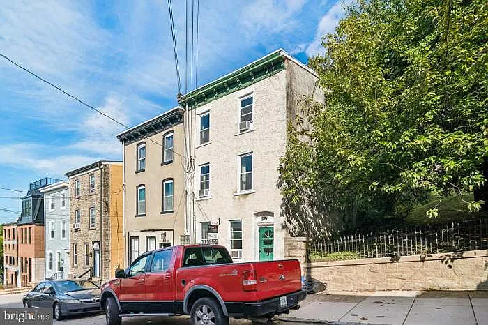 1 bed, 600 sqft, $1,300 — Photo 3