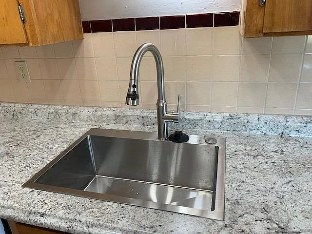 653 W Nickerson St #201 — Photo 6