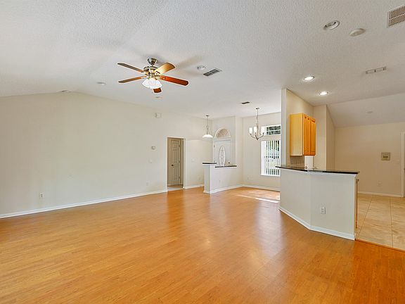 5th image of 2826 Coachman Lakes Dr