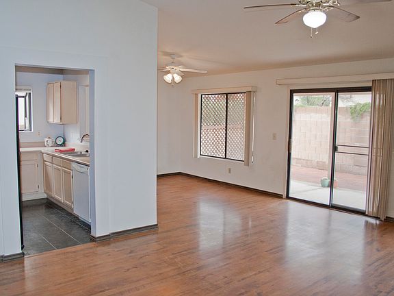 2nd image of 3038 W Country Hill Dr