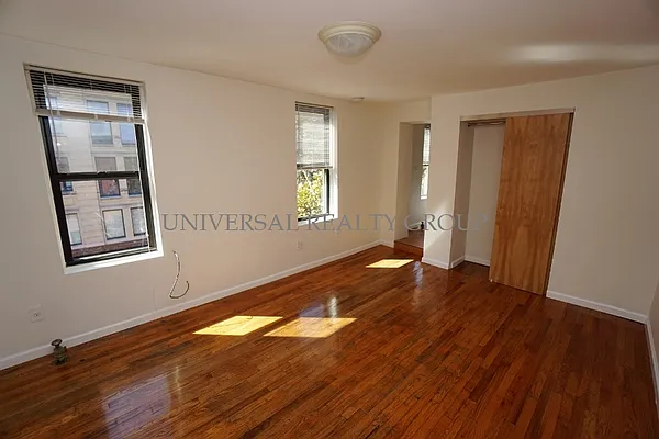 Rented by Universal Realty Group | media 3