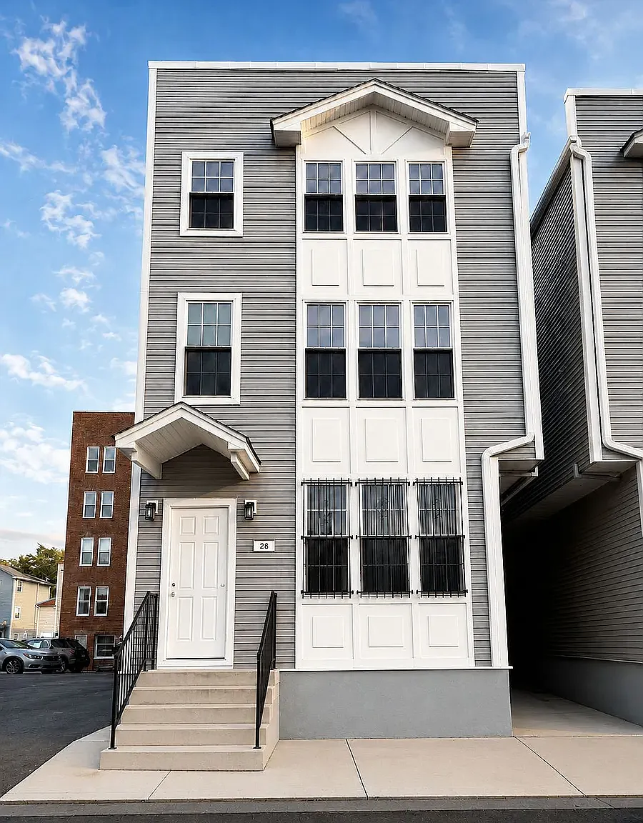 4 bed, 1300 sqft, $2,950 — Photo 1