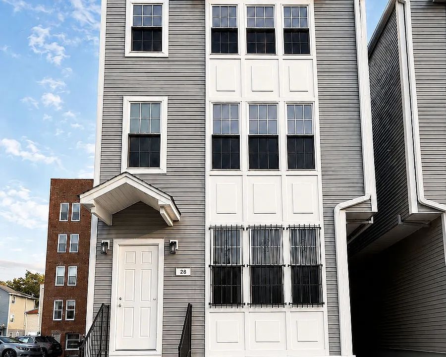 1st image of 30 Delavan Pl #2