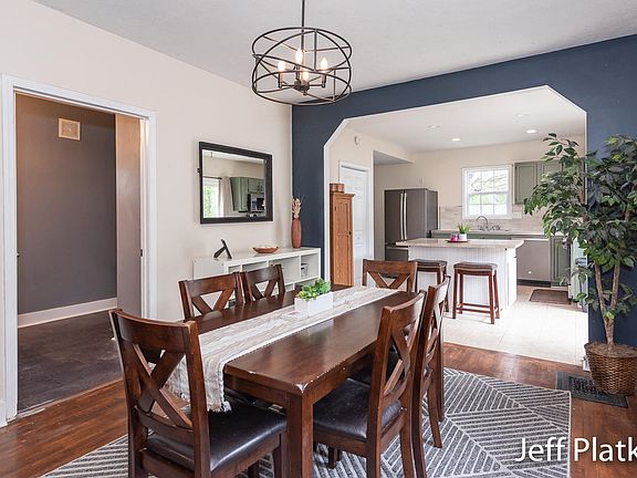 4th image of 915 9th St NW