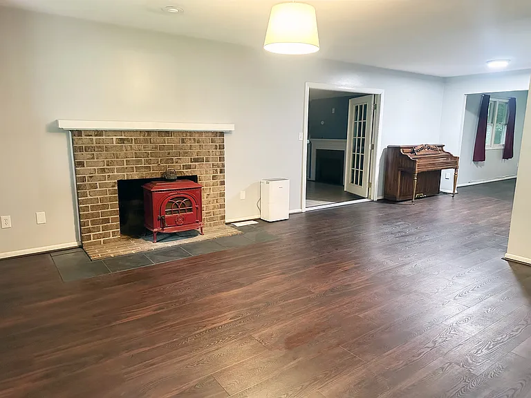 200 Oakley Dr — Photo 6