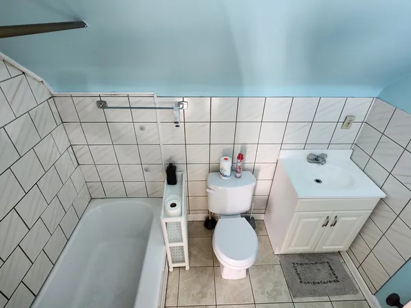 2666 Pulaski St #2, Hamtramck, MI 48212