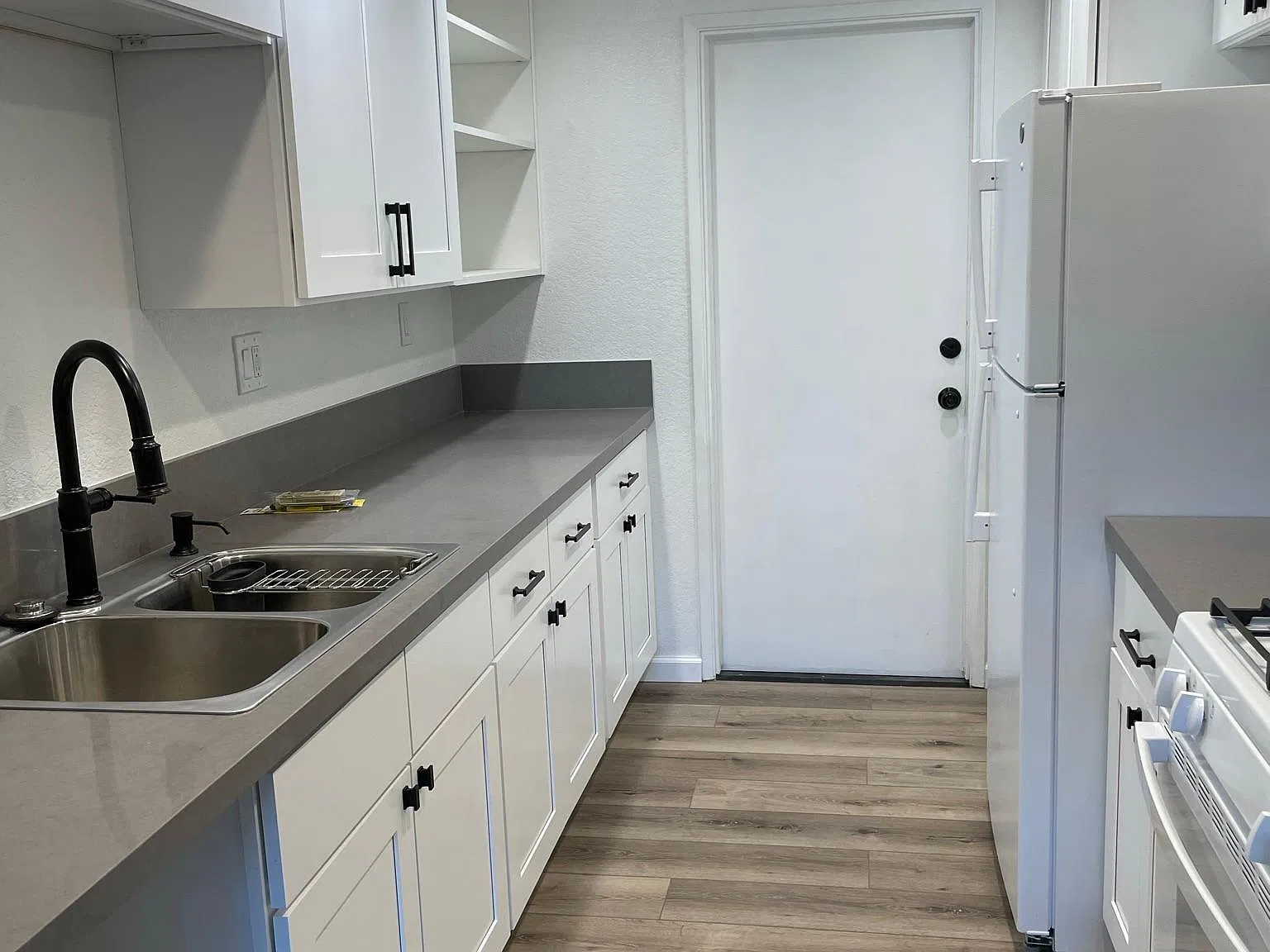 2 bed, 718 sqft, $2,500 — Photo 2