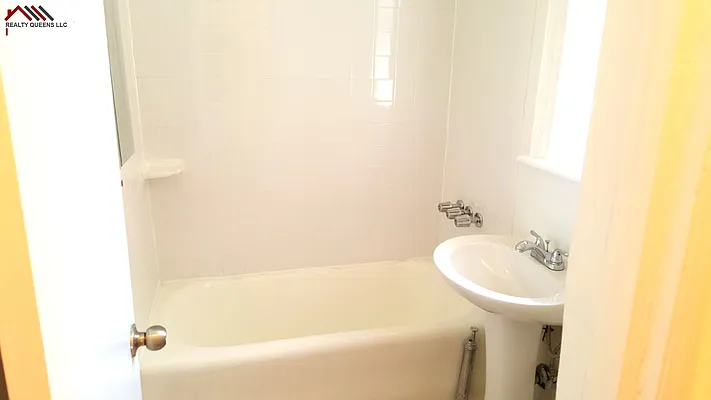 Rented by Realty Queens LLC | media 25