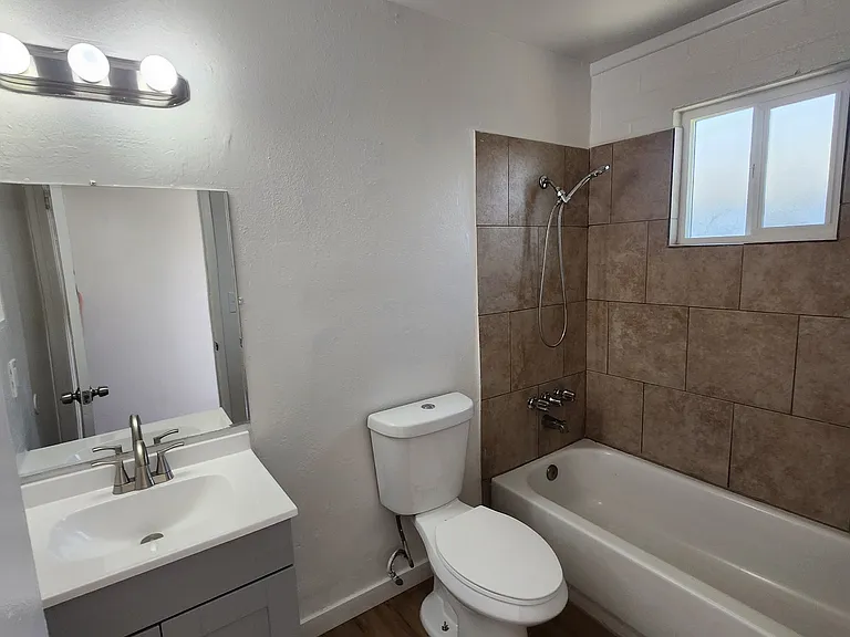 5229 N 59th Dr #4 — Photo 14