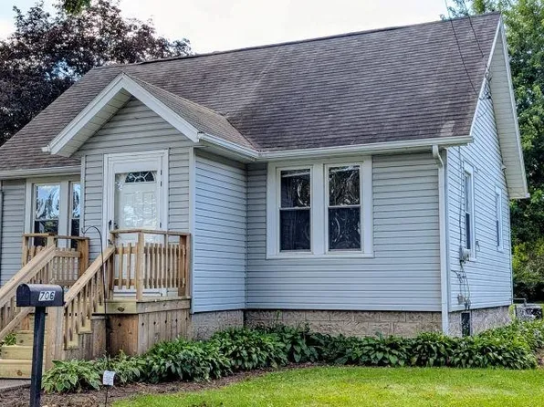 706 S 2nd St, Oregon, IL 61061