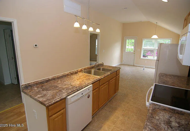 462 Snow Hill St — Photo 5
