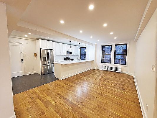 3rd image of 350 Central Park W #2DE