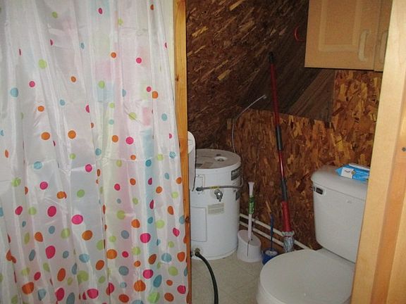 5th image of 918 Mill Farm Dr