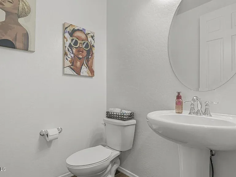 15732 W Pierce St — Photo 9
