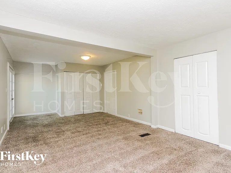 1281 Tree Top Ln — Photo 10