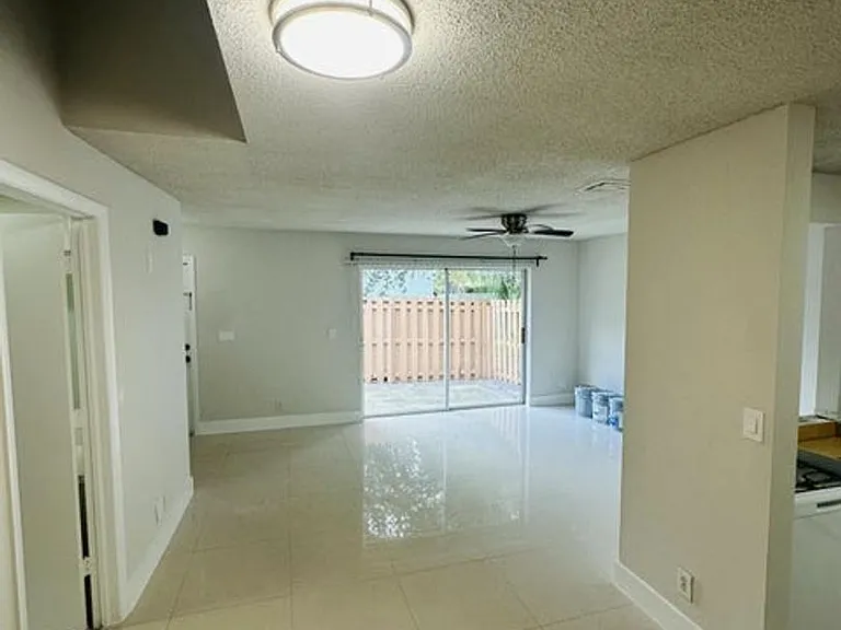 451 Cypress Way W — Photo 2