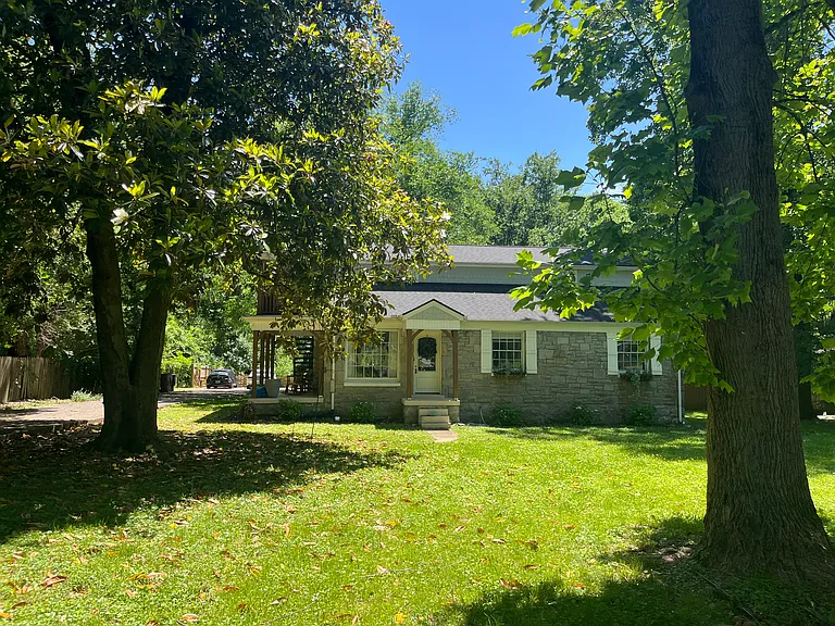 711 Currey Rd — Photo 16