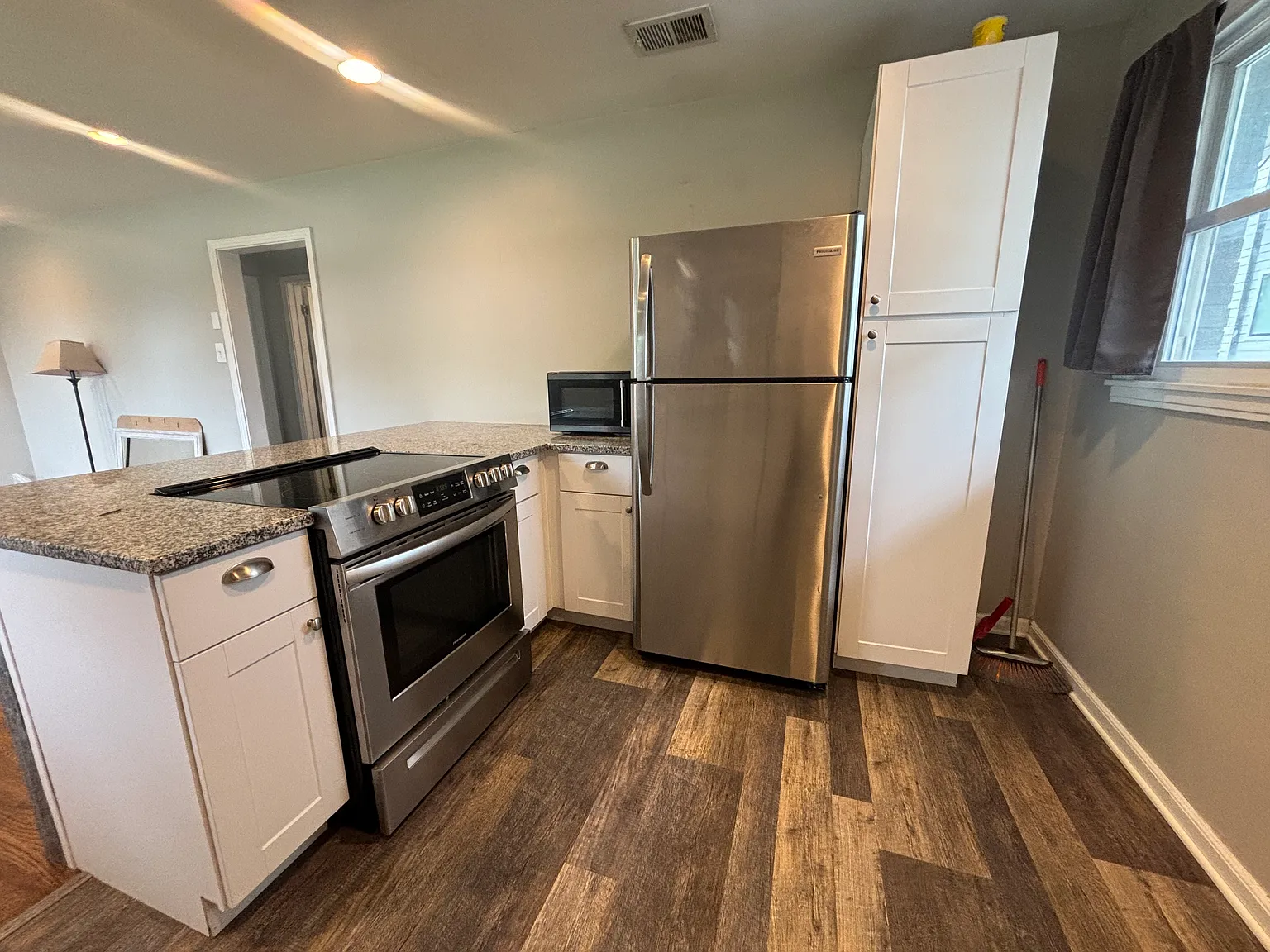 2 bed, 900 sqft, $1,700 — Photo 4
