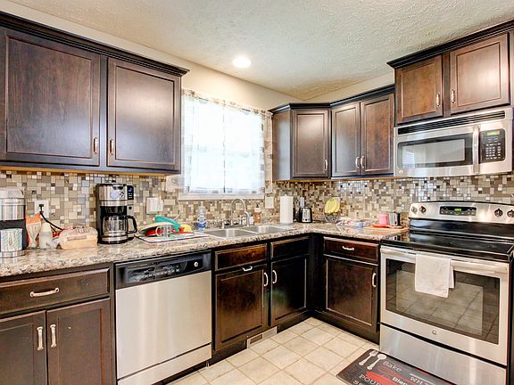 5th image of 568 Falkland Cir