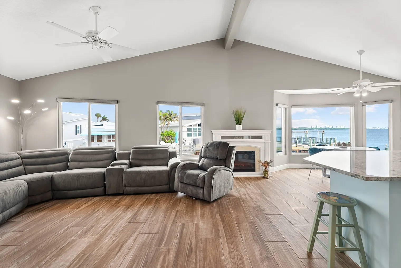 2 bed, 2.0 bath, $6,614 — Photo 4