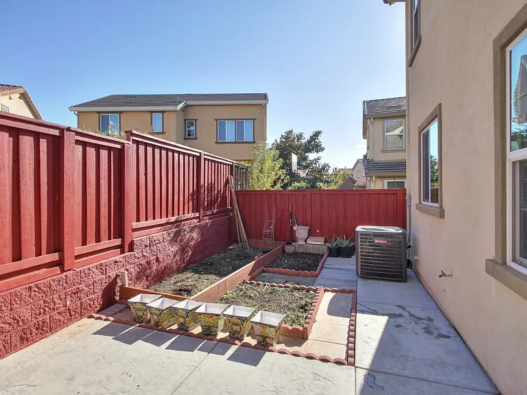 906 Blossom Rock Ln — Photo 18