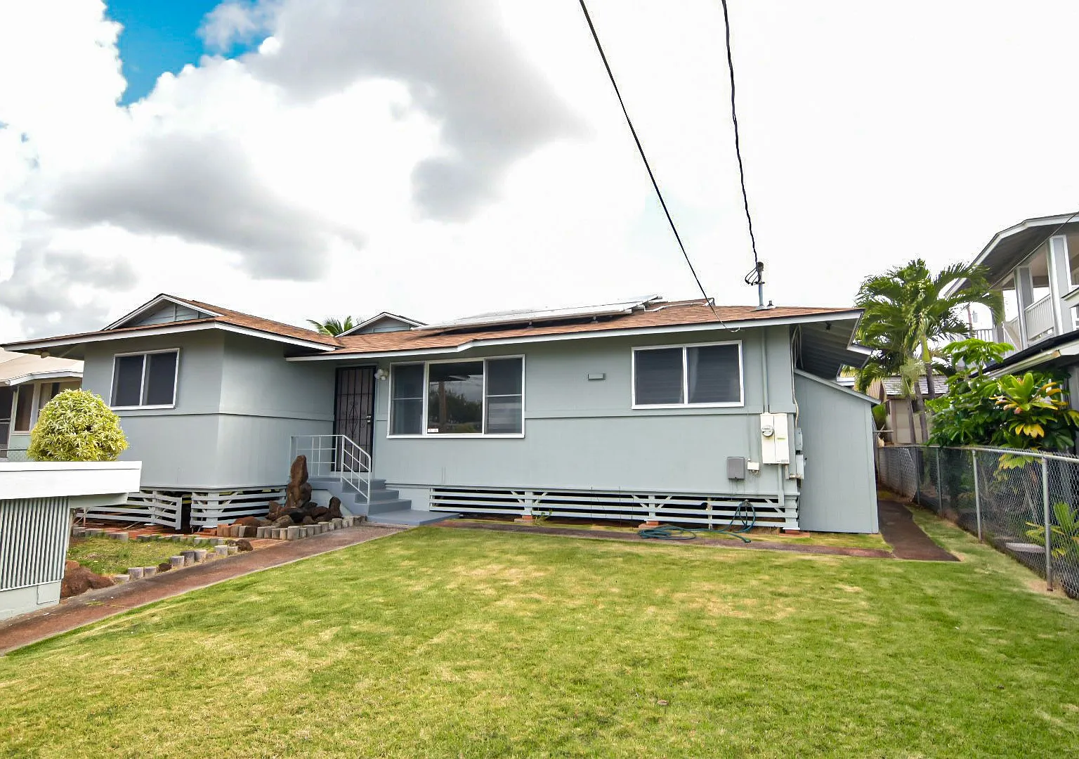 Renovated 3br/ 2.5bath House In Pearl City! — Photo 2