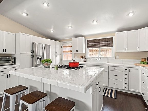 3rd image of 273 Bowling Green Dr