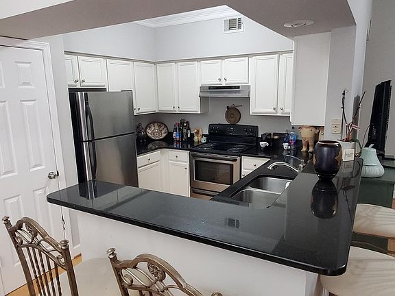 5th image of 3777 Peachtree Rd NE APT 1432