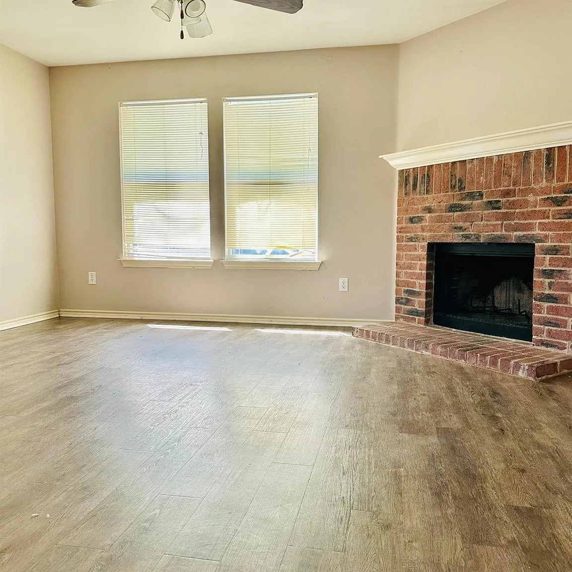 3 bed, 1367 sqft, $1,950 — Photo 4