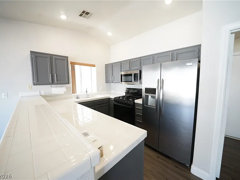 916 Clubview Dr — Photo 14