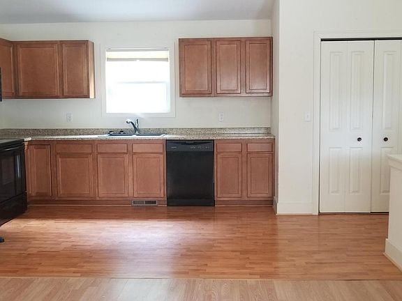 4th image of 34453 Sharon Ave