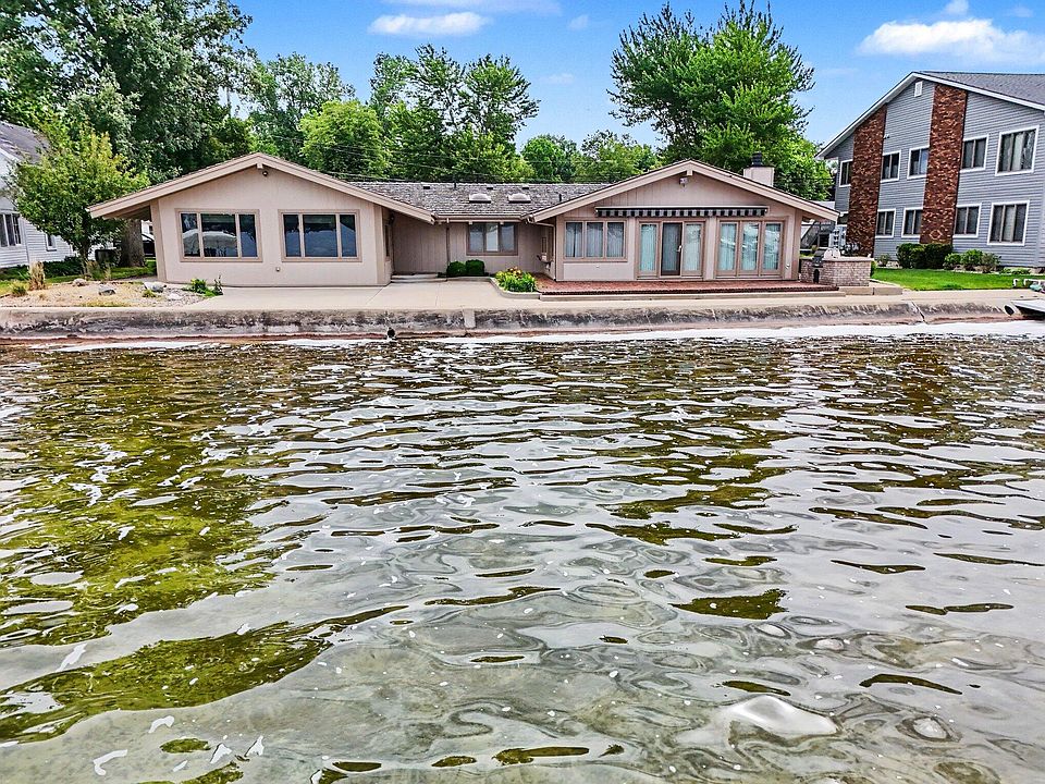 1st image of 564 Lake Dr