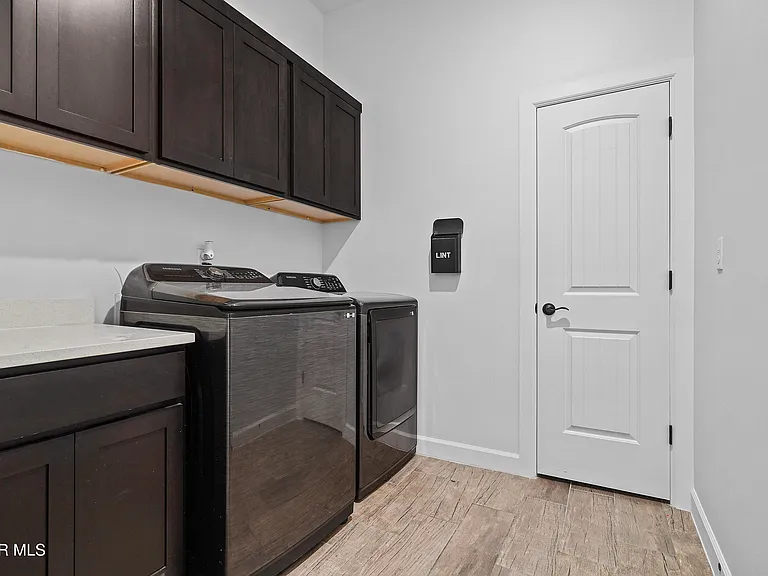 979 Airship Pl — Photo 11