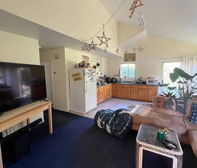 537 Georgina Ave — Photo 4