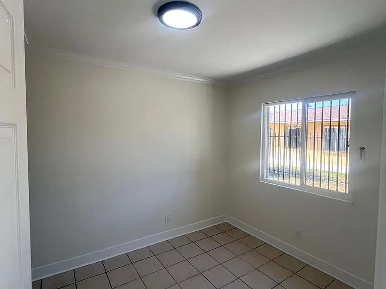 428 N Poplar Ave — Photo 5