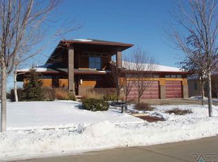 612 E Saint Andrews Dr, Sioux Falls, SD 57108
