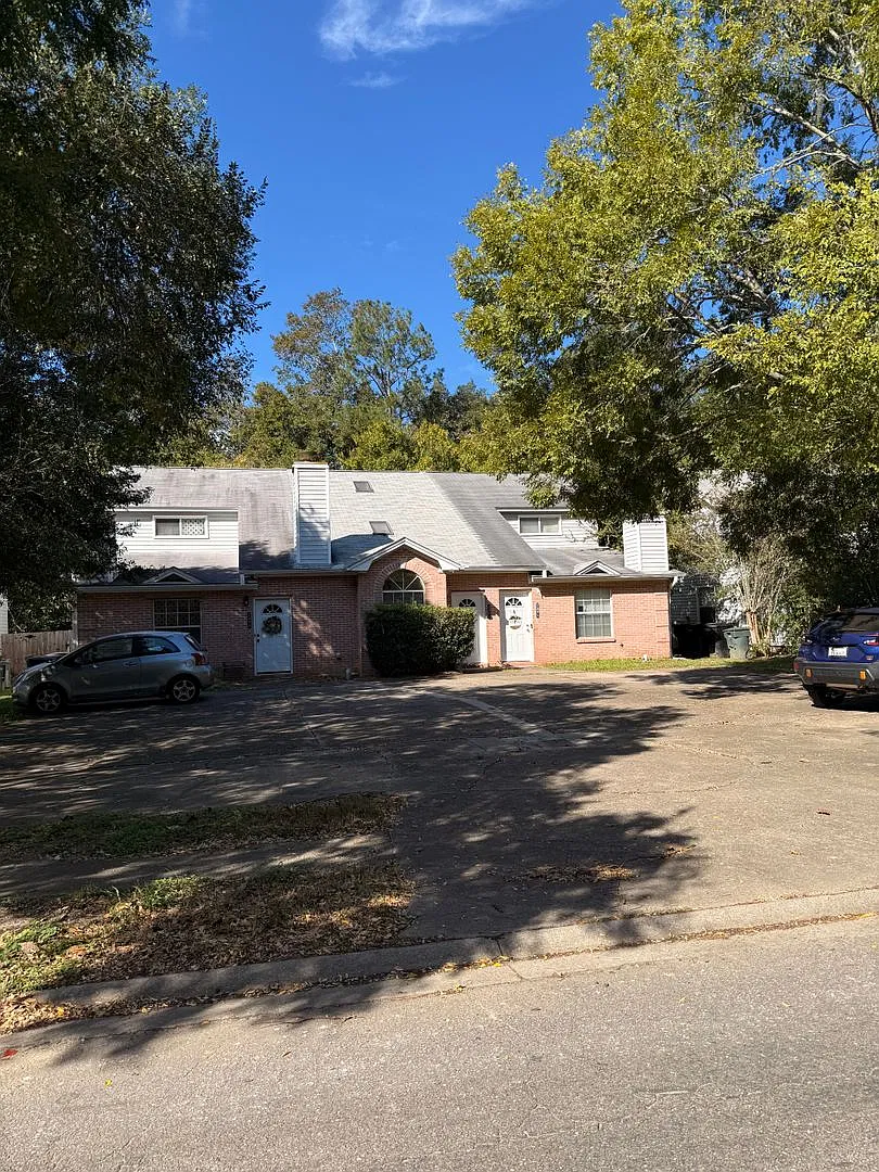 Charming Townhome with Loft off Hartsfield Road — Photo 1