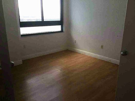 4th image of 1330 West Ave APT 2406