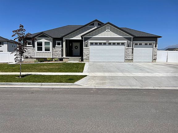 3rd image of 1983 E Chariot Ln