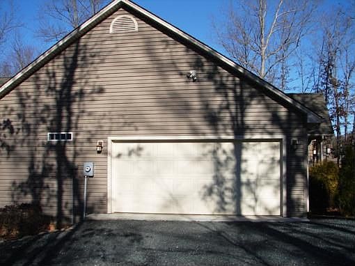 4th image of 321 Acorn Dr
