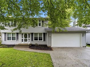 101 Park Lane Cir, Lockport, NY 14094