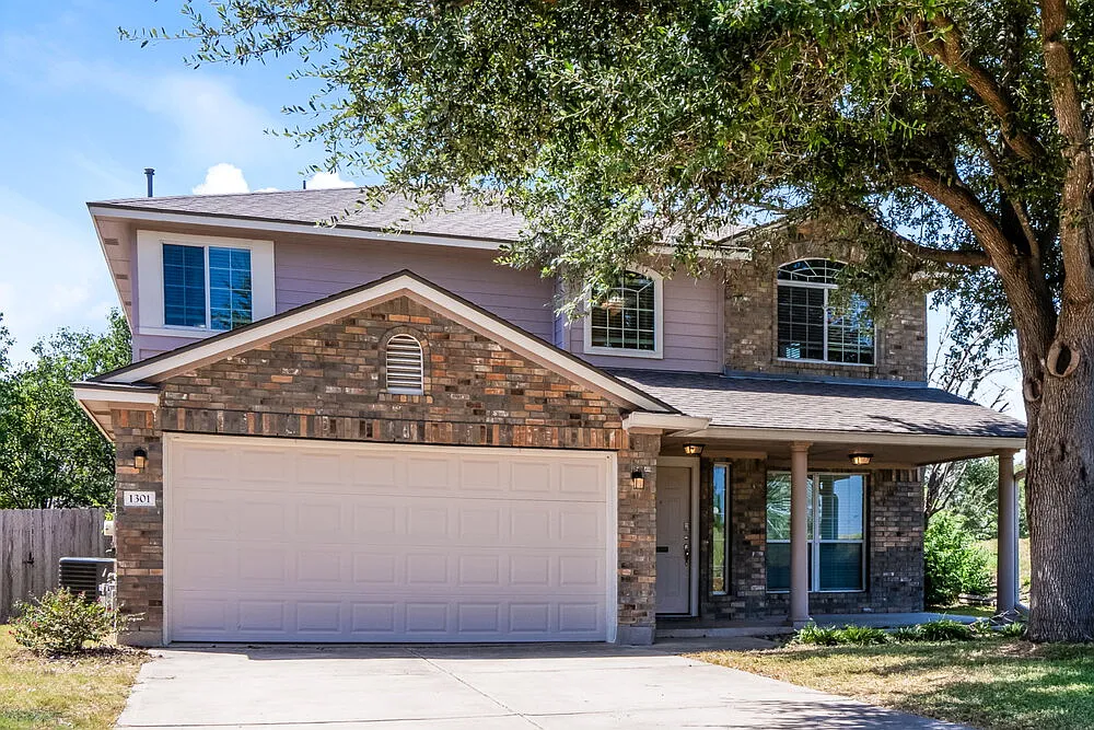4 bed, 3.0 bath, 2439 sqft, $2,280 — Photo 1