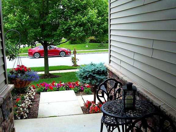 4th image of 113 Gaston Ln