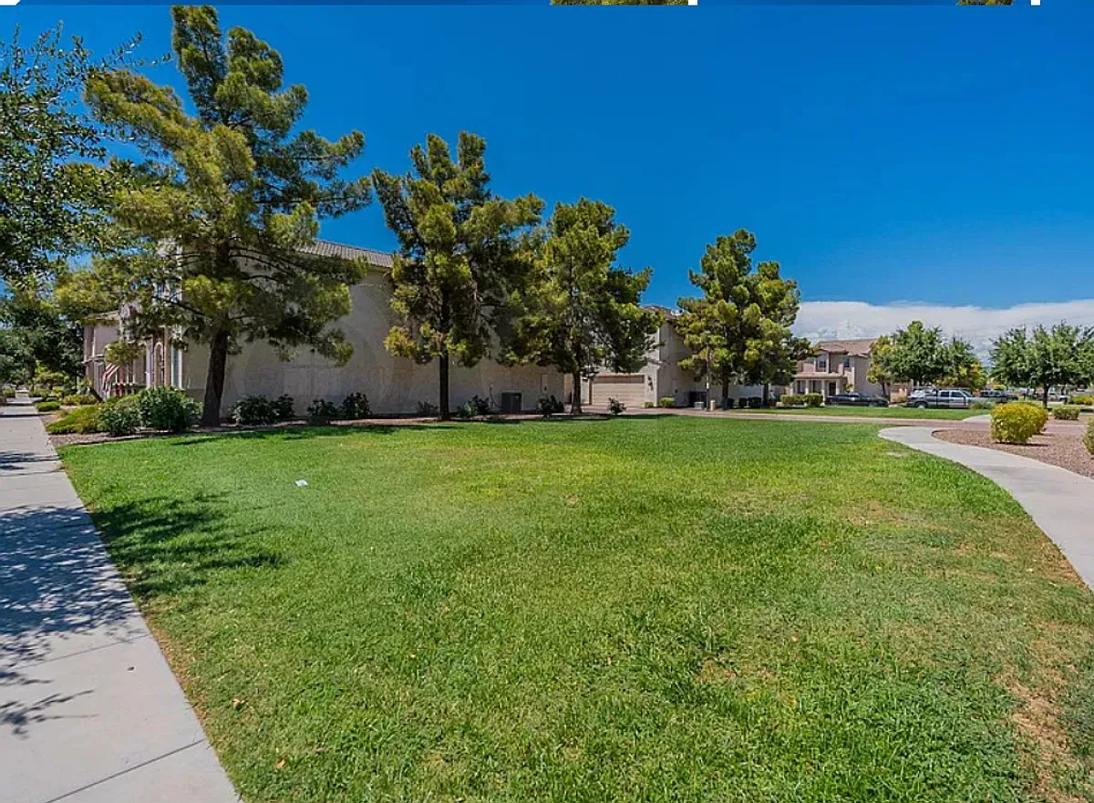 4 bed, 3.0 bath, 1803 sqft, $1,899 — Photo 2