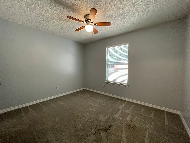 212 Lustan Dr — Photo 8