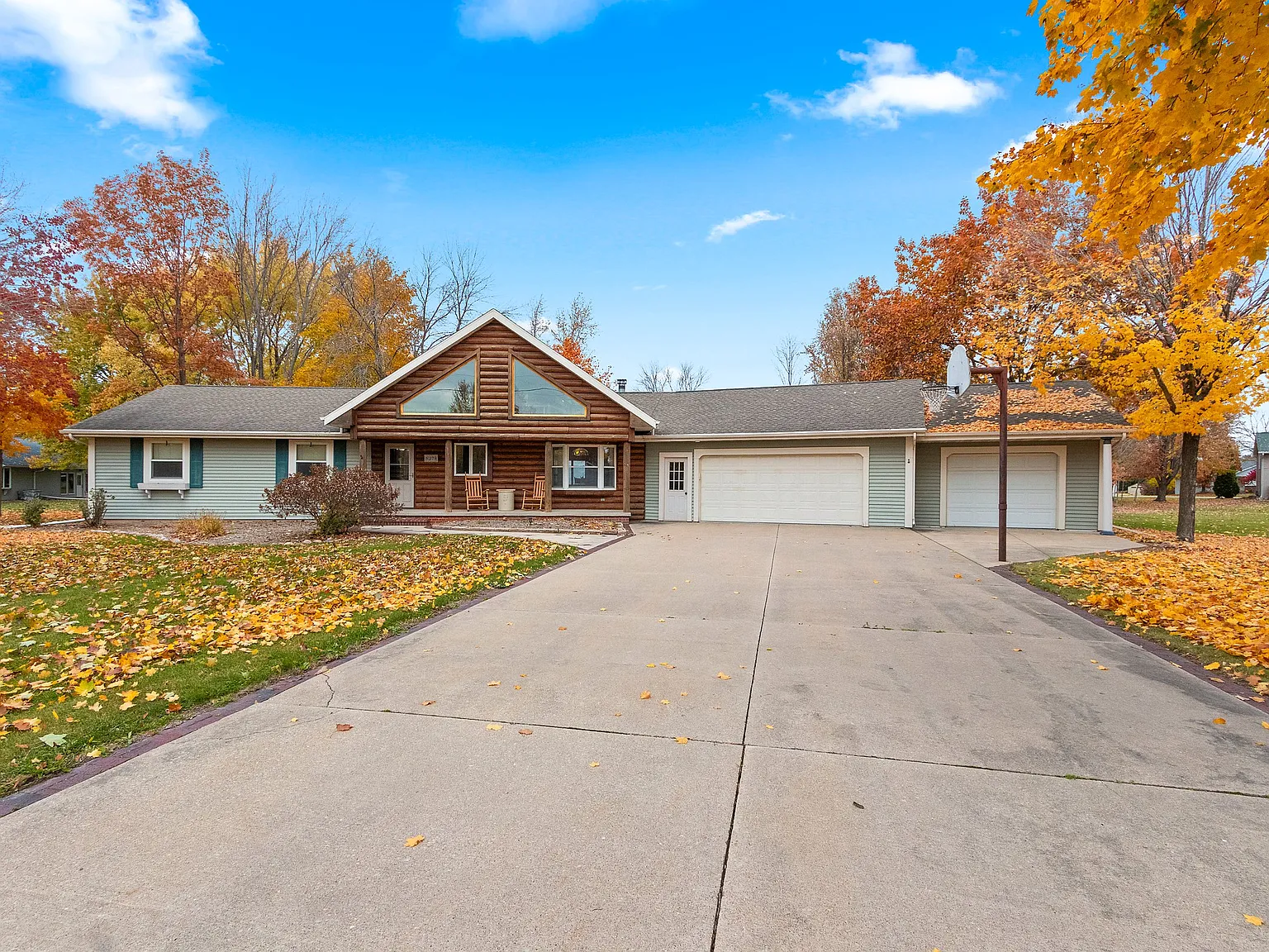 4 bed, 3436 sqft, $4,000 — Photo 3