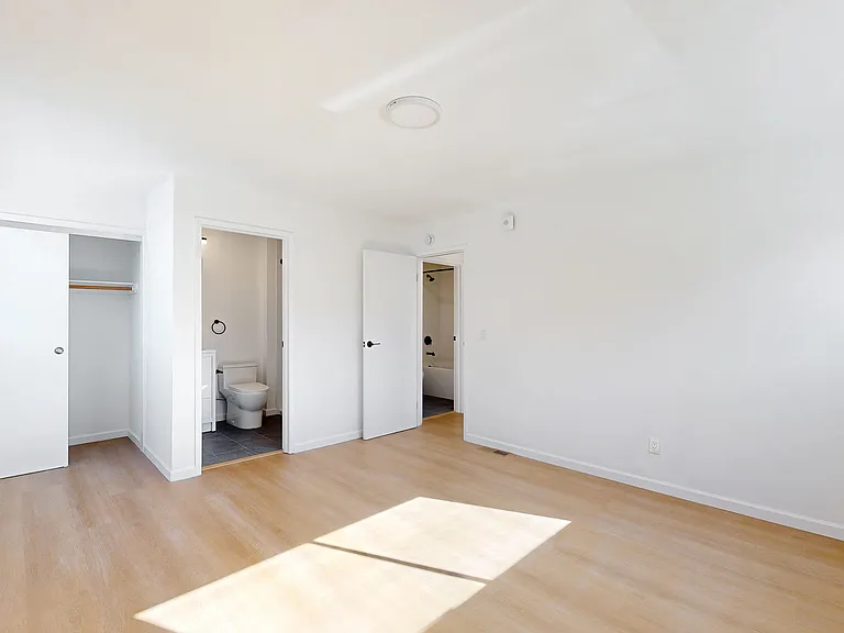 2031 Castro St #22 — Photo 7