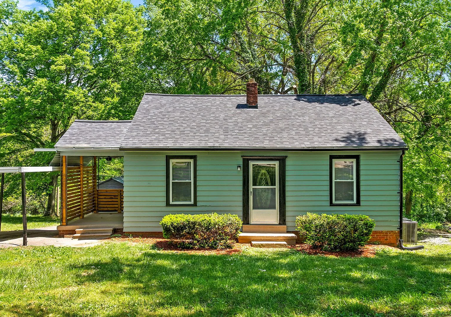 2 Bedroom Home For Rent Near Madison Street! — Photo 3