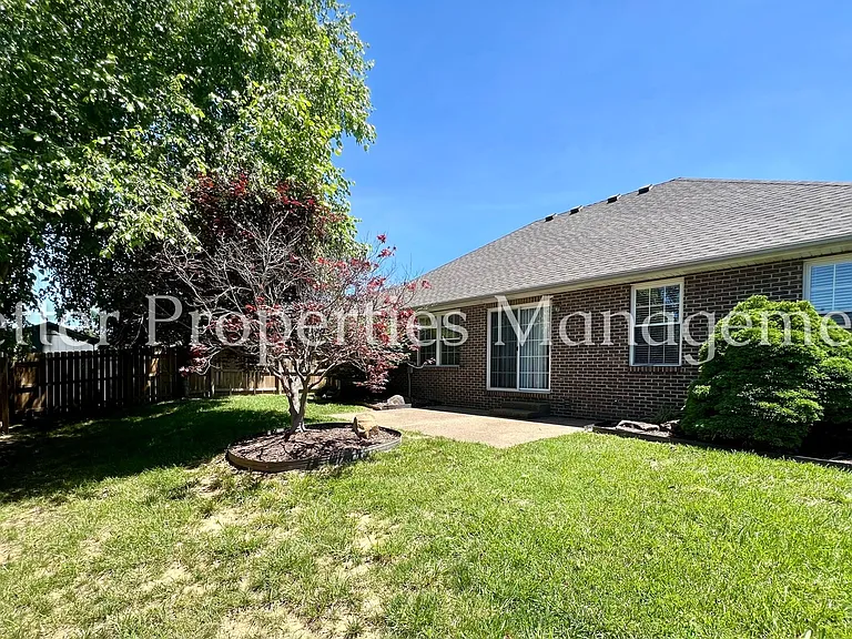 4595 Miranda Dr — Photo 25